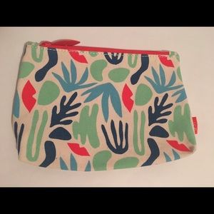 April 2021 
Ipsy glam bag
New 
Never Used